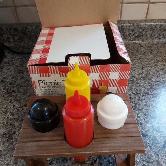 Picnic table - Picture 5 of 5